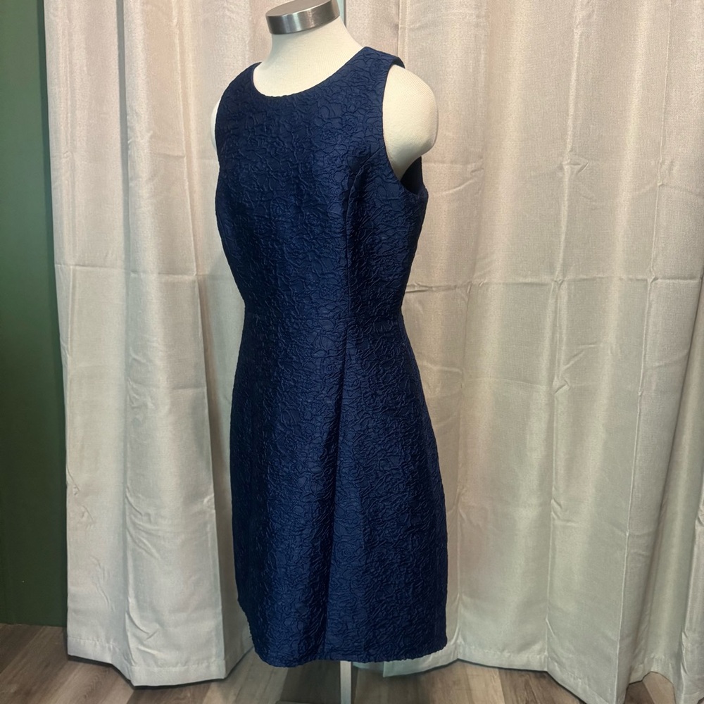 *NEW* HALSTON Heritage Indigo Floral
Jacquard Sleeveless High/Low Cocktail Dress - Picture 6 of 13